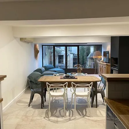 Le Petit Camisou, Un Ecrin Au Pied De La Cite