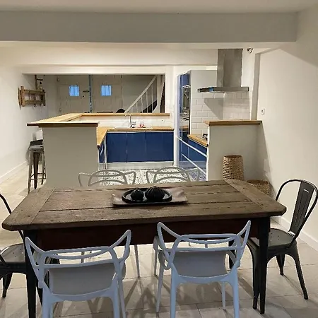 Holiday home Le Petit Camisou, Un Ecrin Au Pied De La Cite