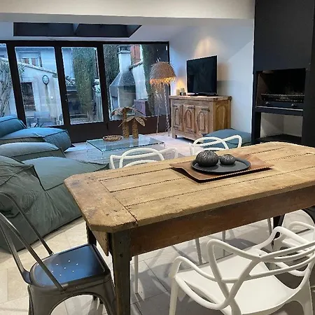 Holiday home Le Petit Camisou, Un Ecrin Au Pied De La Cite *