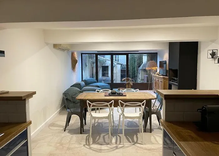 Le Petit Camisou, Un Ecrin Au Pied De La Cite