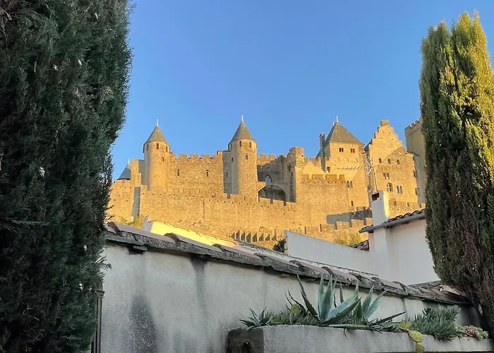 Le Petit Camisou, Un Ecrin Au Pied De La Cite