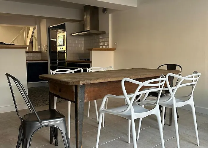 Le Petit Camisou, Un Ecrin Au Pied De La Cite Casa de Férias