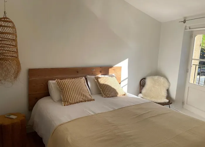 Le Petit Camisou, Un Ecrin Au Pied De La Cite Καρκασόν