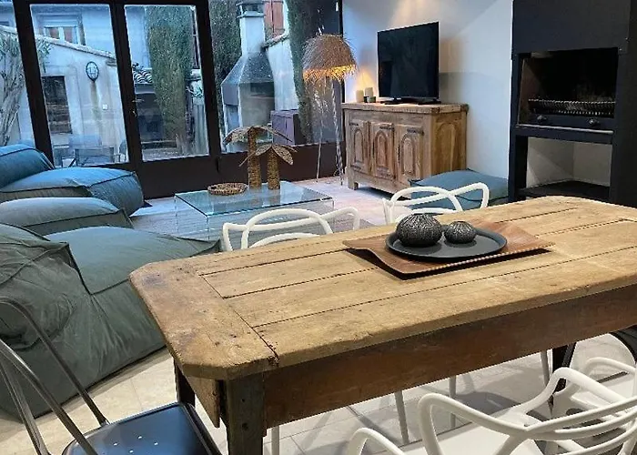 Casa de Férias Le Petit Camisou, Un Ecrin Au Pied De La Cite *