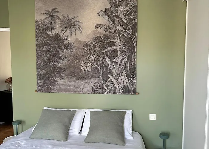 Casa de Férias Le Petit Camisou, Un Ecrin Au Pied De La Cite